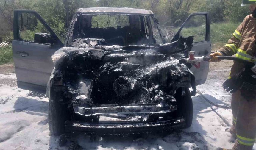 Gönen'de araç yangını paniğe neden oldu