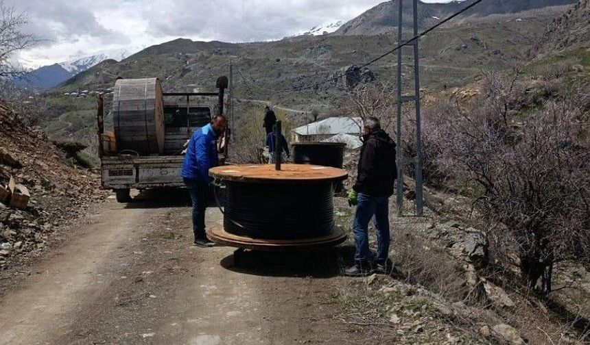 Hakkari'de heyelan sonrası iletişim alarmı