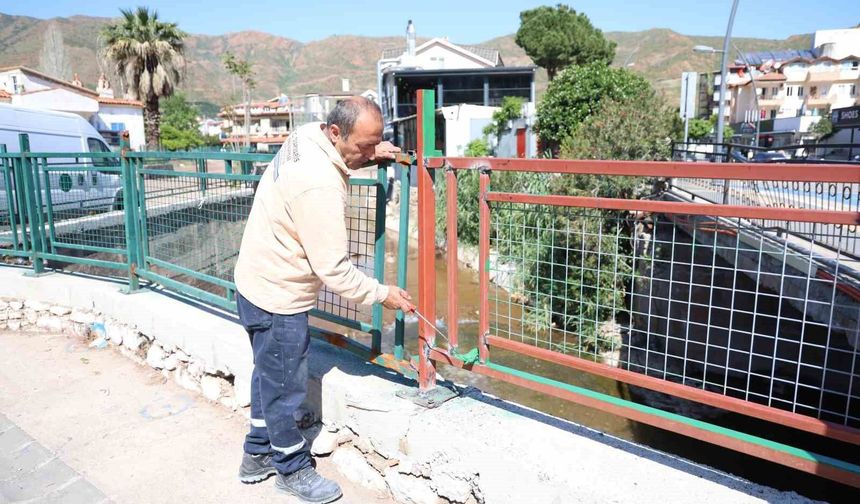 İçmeler'de korkuluklar yenileniyor