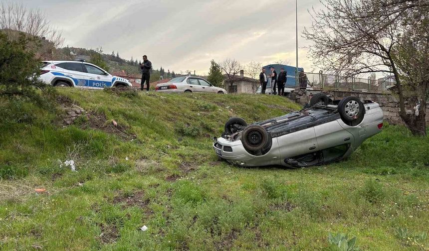 İzinsiz aldığı otomobille kaza yaptılar: 2 yaralı