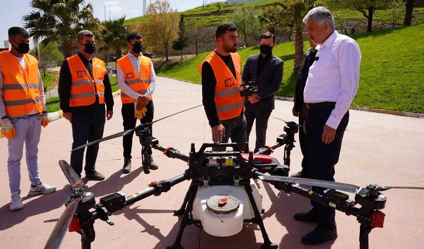 Kahta Belediyesi'nden dron destekli ilaçlama