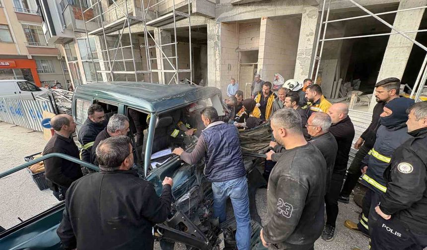 Kastamonu'da ekmek taşıyan fırın araçları çarpıştı: 3 yaralı