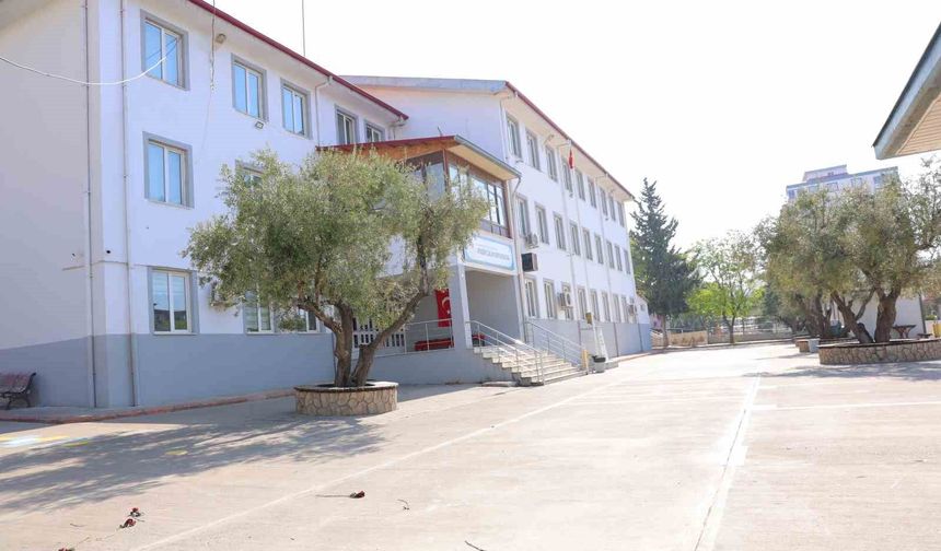 Katliamın yaşandığı Ayser Çalık Ortaokulu 23 Nisan'da sessiz