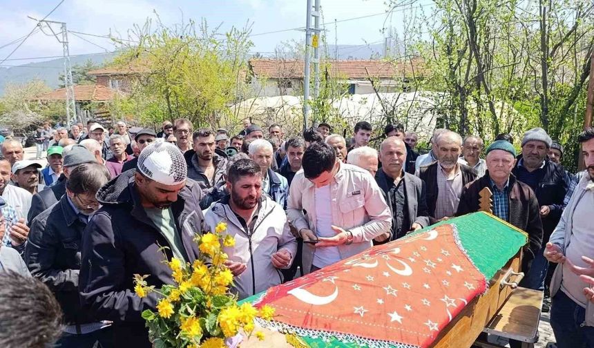 Kazada hayatını kaybetti, karnındaki çocuğu ile toprağa verildi