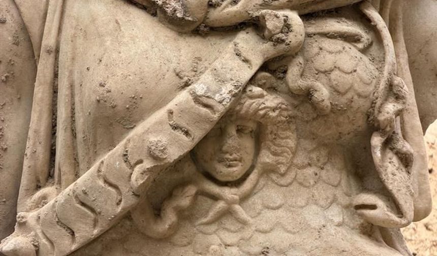 Laodikeia'da 2 metrelik Athena heykeli gün yüzüne çıkartıldı