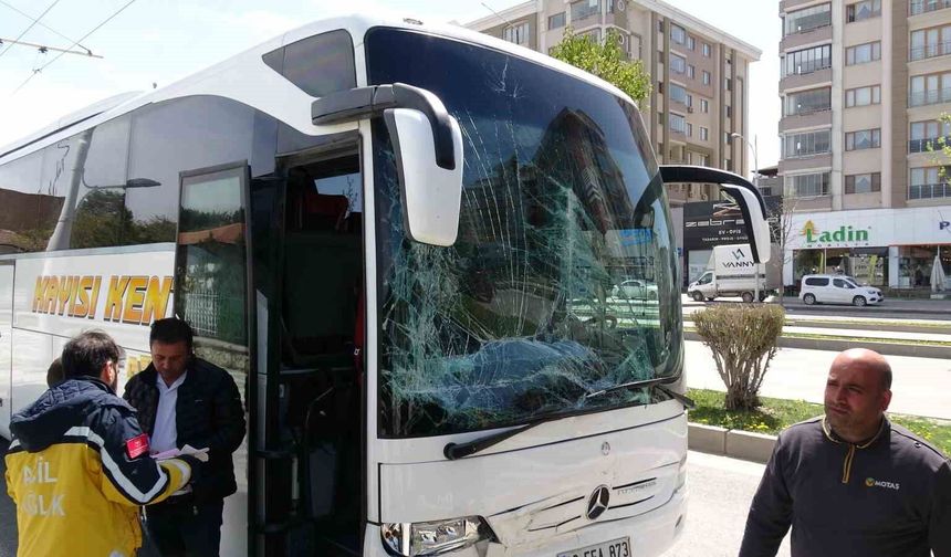 Malatya'da iki otobüs çarpıştı: 2 yaralı