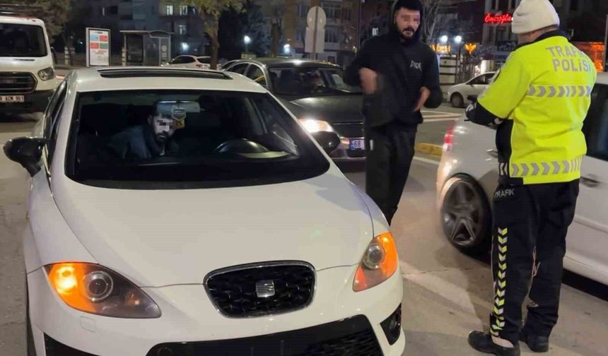 Ön plakası takılı olmayan araç sürücüsüne 4 bin lira ceza