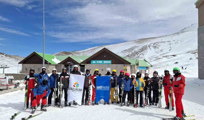 Onlarca ülkeden öğrenci kayakla tanıştı