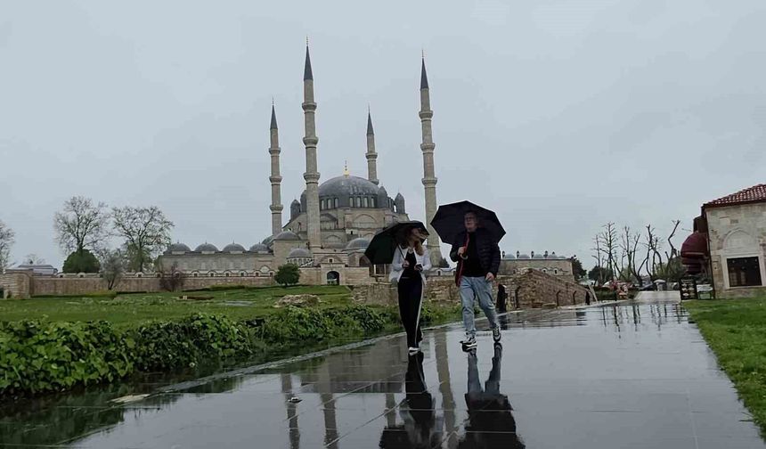 Sağanak yağış başladı, kentte bereket vurgusu