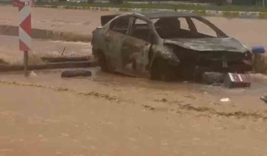 Sağanak yağış Mardin'de hayatı olumsuz etkiledi