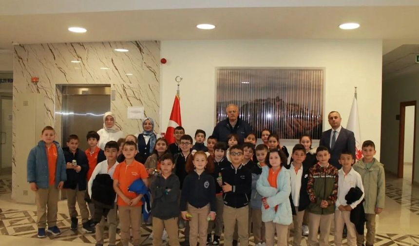 Sinop'ta öğrenciler devlet kurumlarının işleyişini yerinde öğrendi