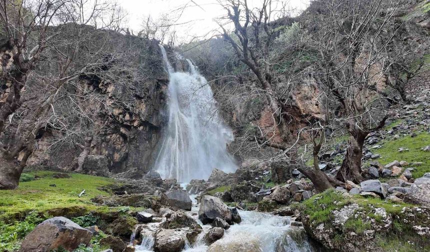 Şırnak'ta baharla birlikte şelaleler coştu