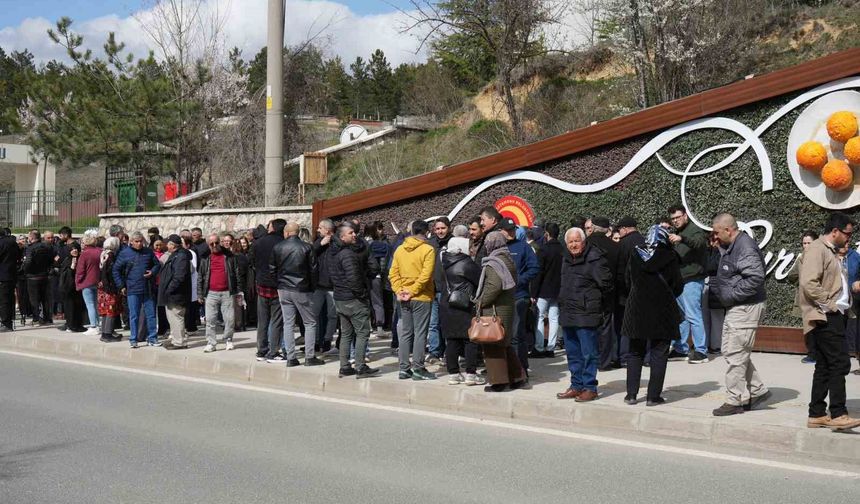 Trafik kazasında ölen 16 yaşındaki Yağmur'un acılı ailesinden bilirkişi raporuna tepki