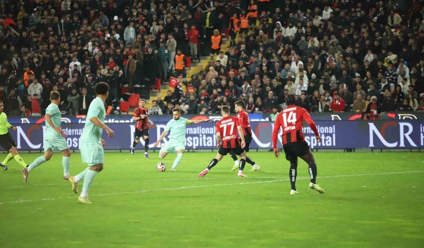 Trendyol Süper Lig: Gaziantep FK: 3 - Kayserispor: 0 (Maç sonucu)