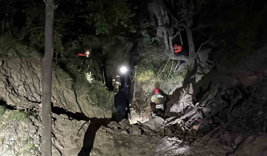 Uçuruma yuvarlanan 3 kişi operasyonla kurtarıldı
