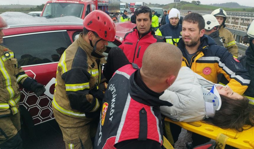 Yalova'da tır otomobille çarpıştı: 4 yaralı