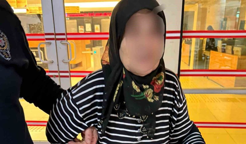 Yaşlı kadın, kendisine terlik atan yeğenini bıçakladı