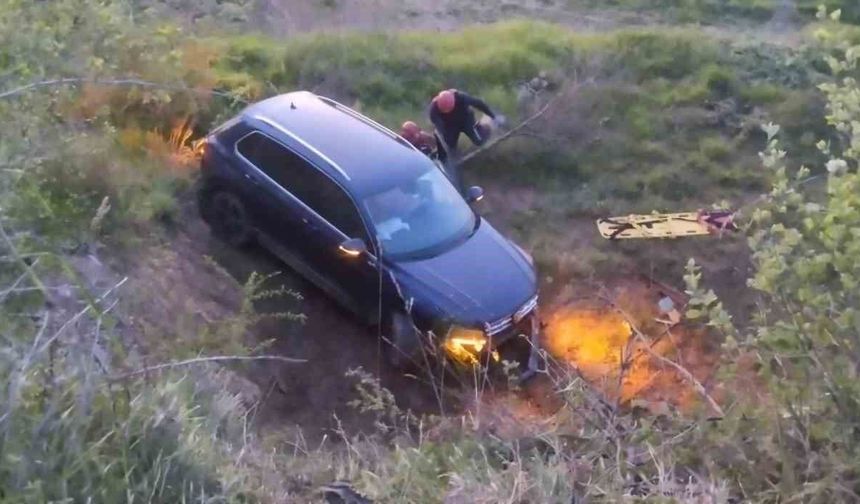 Yoldan çıkan otomobilin sürücüsü, tarlaya uçtu