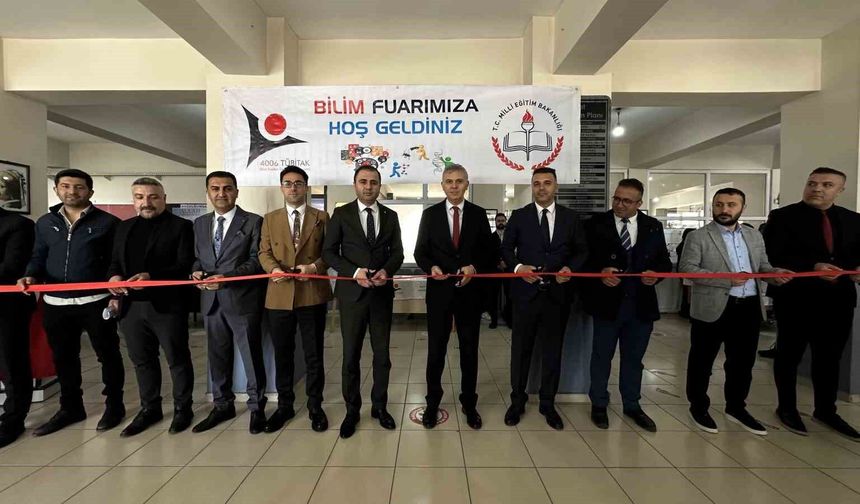 Yüksekova'da öğrencilerin bilimsel çalışmaları görücüye çıktı