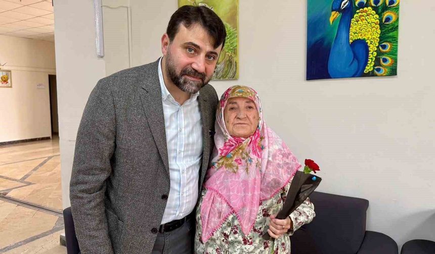 AK Parti heyetinden Anneler Günü'nde huzurevi ziyareti