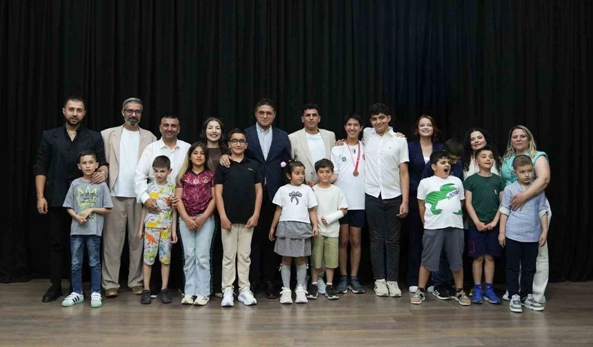 Aliağa'da 'Otizmli Çocuklar Gelişim ve Dayanışma Derneği' açıldı