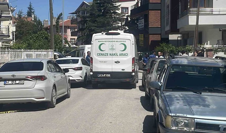 Anne ve babasını öldüren zanlı parkta eli kanlı bulunmuş