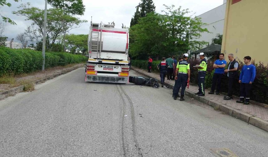 Antalya'da feci kaza: Tırın altında kalan 19 yaşındaki motosikletli genç hayatını kaybetti