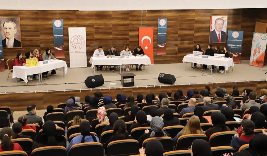 Bayburt'ta liseler arası münazara heyecanı