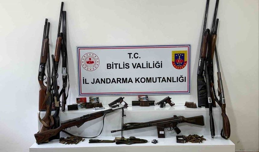 Bitlis'te 20 adrese eş zamanlı baskın: Çok sayıda silah, mühimmat ele geçirildi