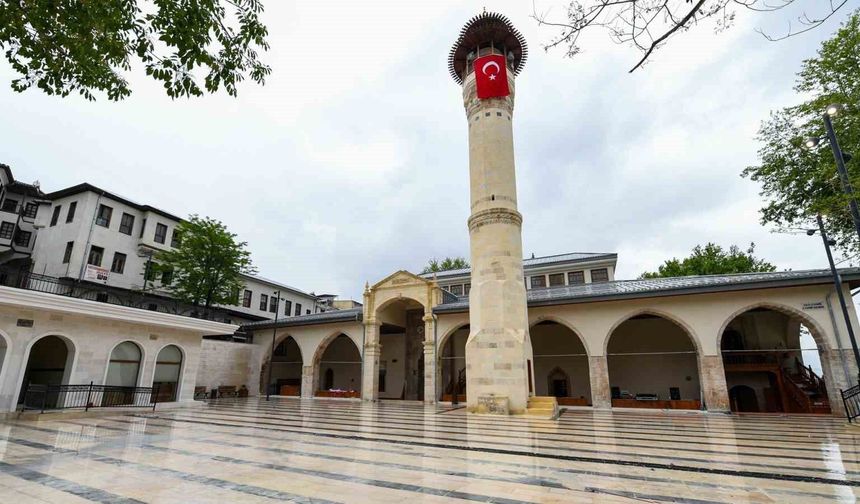 Depremde hasar gören 583 yıllık tarihi Ulu Cami'nin resmi açılışı gerçekleştirildi