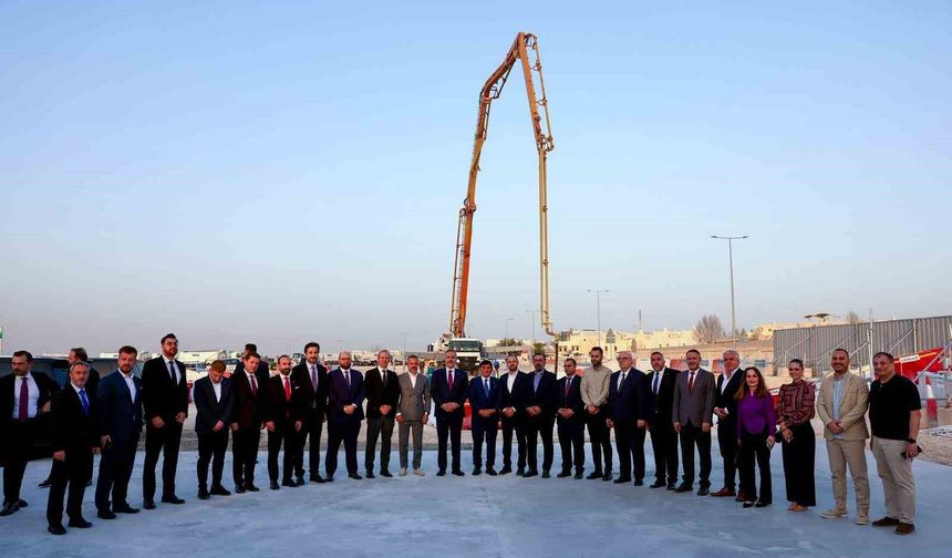 Dışişleri Bakanı Fidan, Katar Türk Okulu'nun inşaatını ziyaret etti