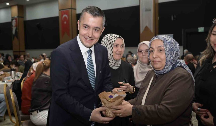 Esenyurt'ta Anneler Günü Programı'nda Kadın Doğum ve Çocuk Hastanesi müjdesi