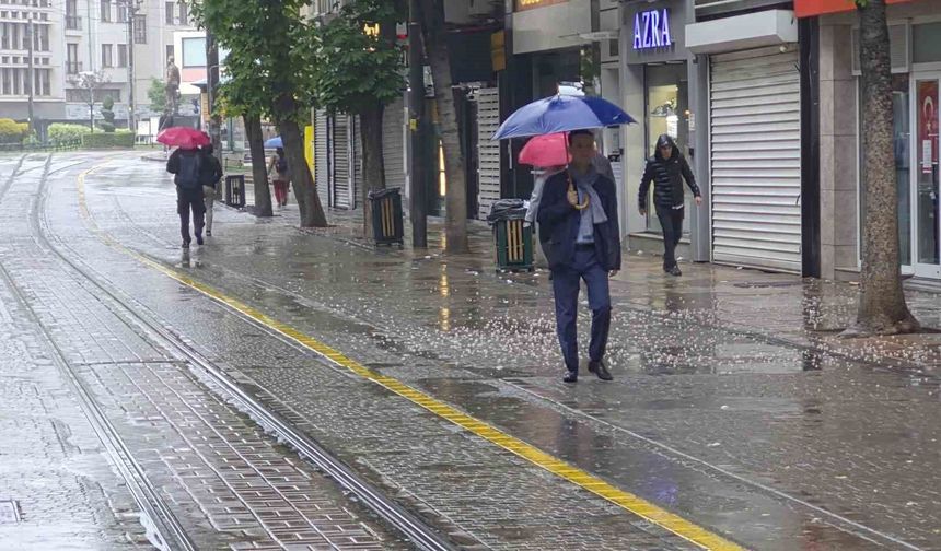 Eskişehir güne yağmurlu başladı