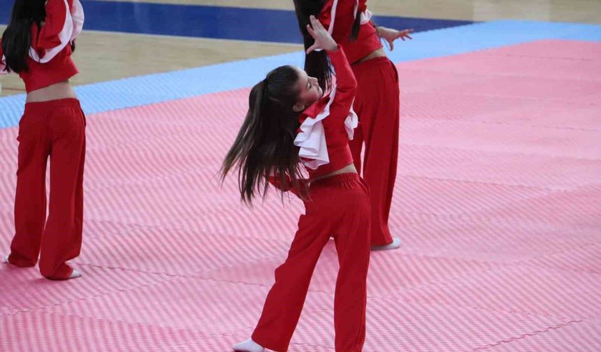 Eskişehir'de Gençlik ve Spor Bayramı coşkuyla kutlandı