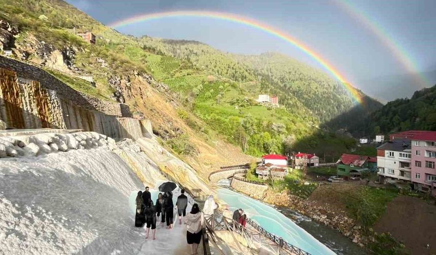 Göksu Travertenleri'nde çift gökkuşağı büyüledi
