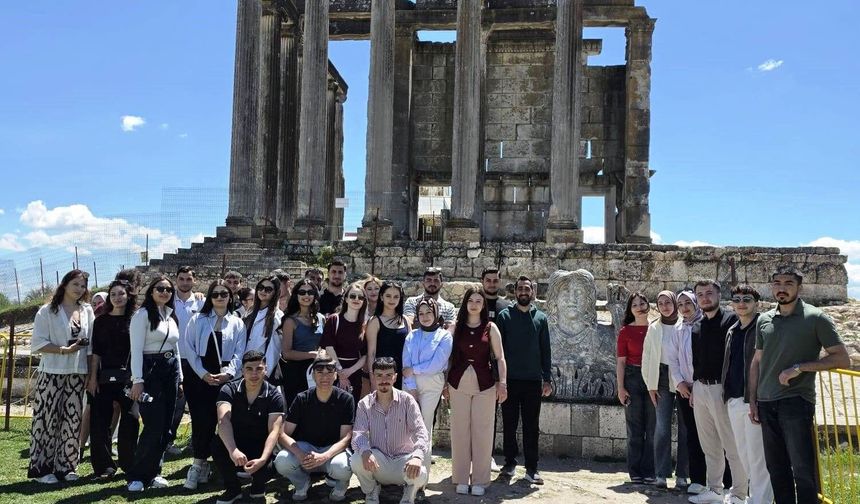 Hisarcık MYO öğrencileri Aizanoi Antik Kenti'ni gezdi