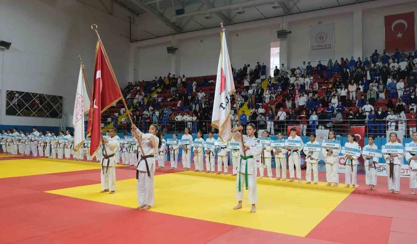 Karaman'da Minikler Türkiye Judo Şampiyonası heyecanı başladı