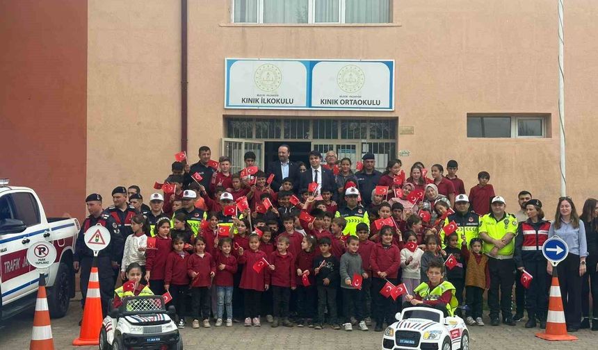 Kaymakam Kara'dan miniklere hayat kurtaran uyarı