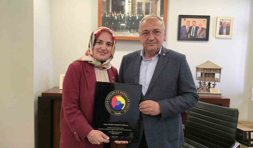 Mesleğinde 30 yılı doldurdu, plaketini Cumhurbaşkanı Erdoğan'ın elinden aldı