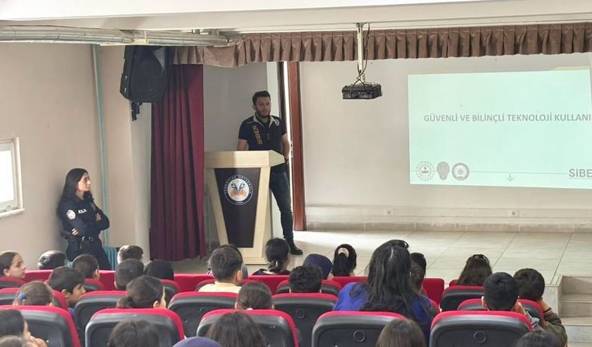 Öğrenciler güvenli internet kullanımı hakkında bilgilendirildi
