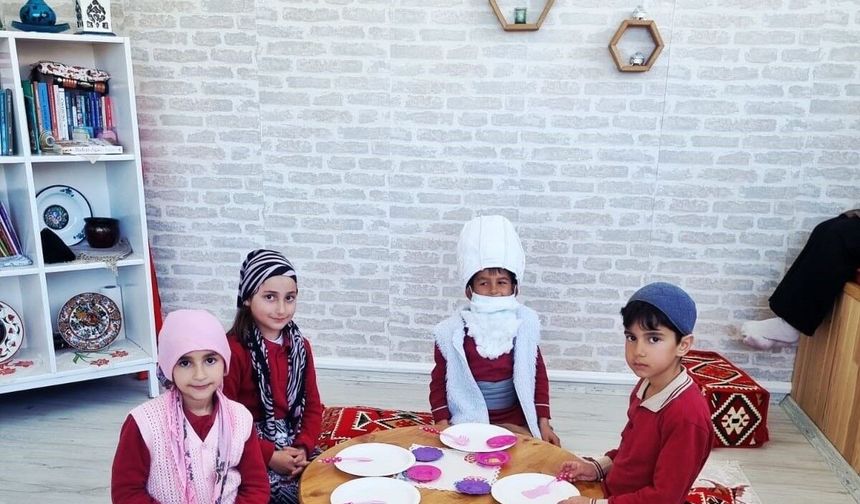 Öğrenciler Nasreddin Hoca fıkralarını canlandırdı