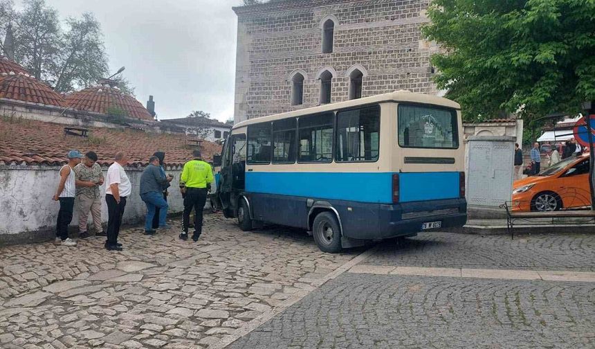 Safranbolu'da freni boşalan dolmuş tarihi çarşıda dehşet saçtı