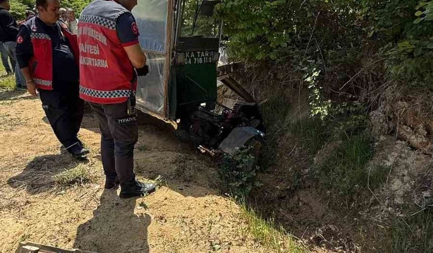 Sakarya'da tarım aracı su kanalına savruldu: 2 yaralı