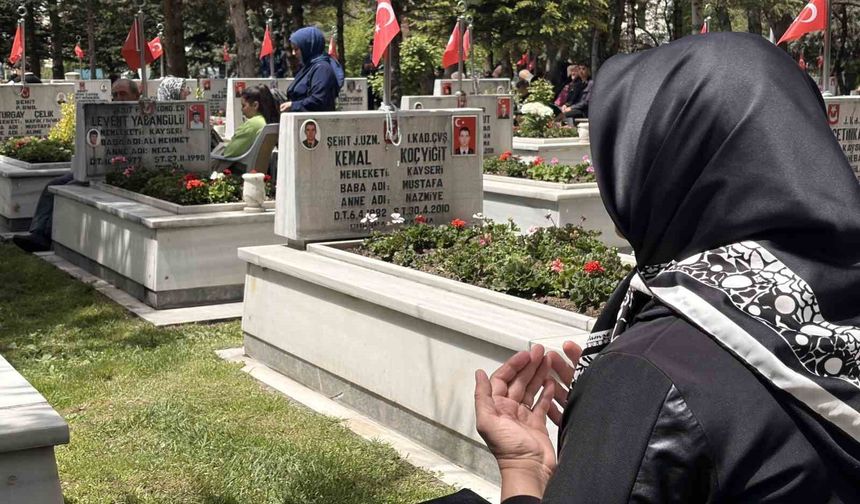 Şehit anneleri, Anneler Günü'nde evlatlarına koştu