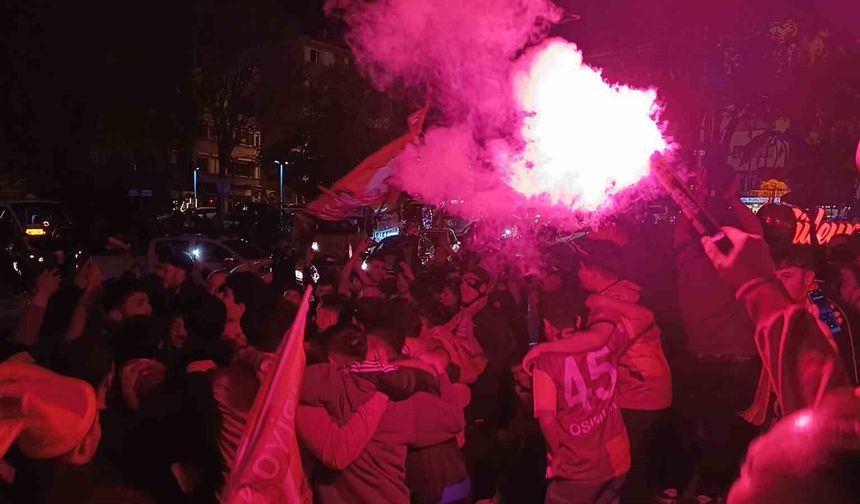 Tekirdağ'da sarı-kırmızılı şampiyonluk coşkusu gece yarılarına kadar sürdü