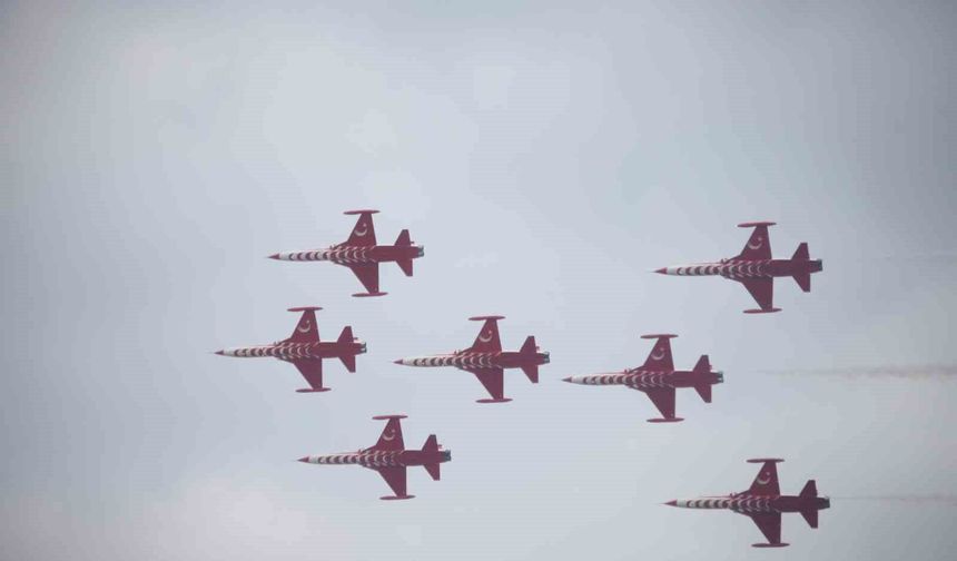 Türk Yıldızları Konya'da nefes kesti