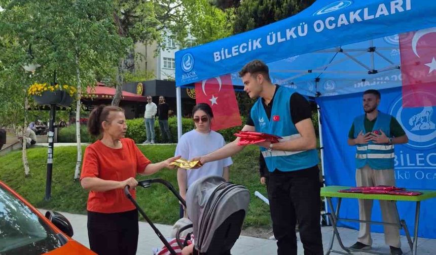 Ülkü Ocakları'ndan Anneler Günü'nde kadınlara hediye