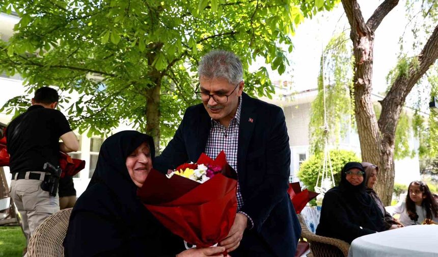 Vali Çelik, şehit annelerini ağırladı