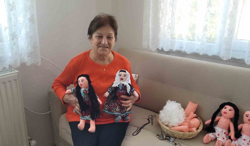 14 yıldır yaptığı bez bebeklerle Şerife Bacı'nın hatırasını yaşatıyor