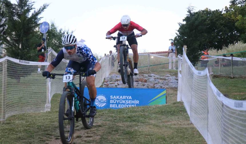16 ülkeden 49 sporcu Sakarya'da Avrupa şampiyonluğu için pedal çevirdi